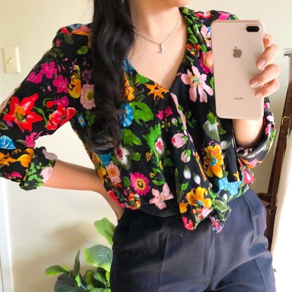 Anthropologie 11.1.TYLHO Floral Printed Ruffled Multicolor Vneck Blouse Large